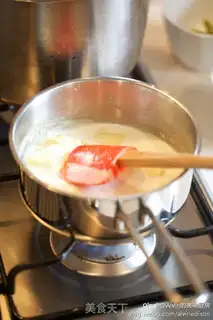 Make Cream sauce noodles step 3