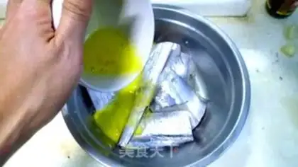 Make Egg fried fish step 1