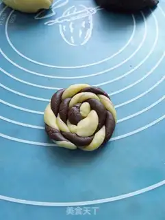 Make Lollipop cocoa cookies step 17