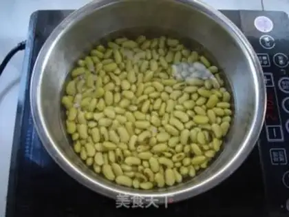 Make Pork feet, soybeans step 3