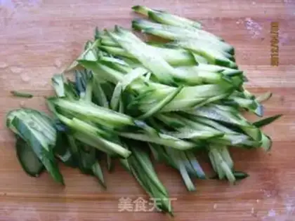 Make A cucumber fan with a rainbow step 4