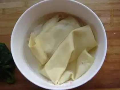 Make Thousands of spinach rolls step 0