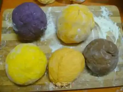 Make Five-coloured buns step 2