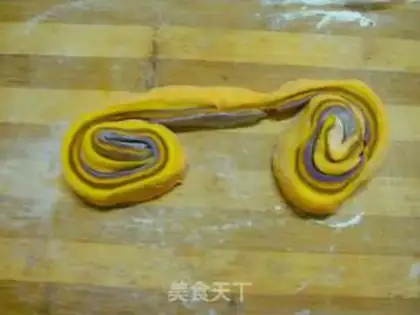 Make Five-coloured buns step 8