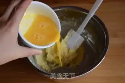 Make Gold coconut ball step 2