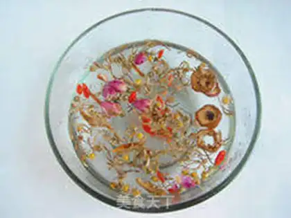 Make A hot pot of beauty fruit tea step 2