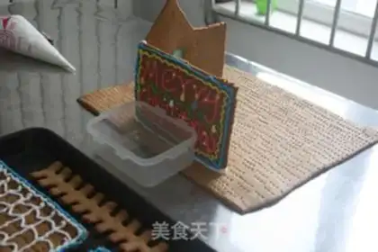 Make Christmas gingerbread house step 19