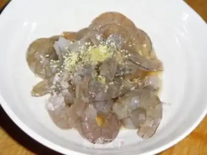 Make A flowery crystal shrimp bag step 1