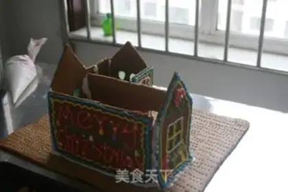 Make Christmas gingerbread house step 22