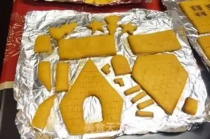 Make Birthday Gingerbread House step 9