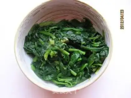 Make Spinach and fan soup step 1