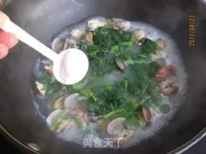 Make Spinach and fan soup step 4