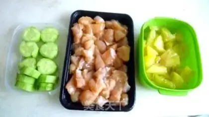 Make Pineapple cucumber fried chicken step 1