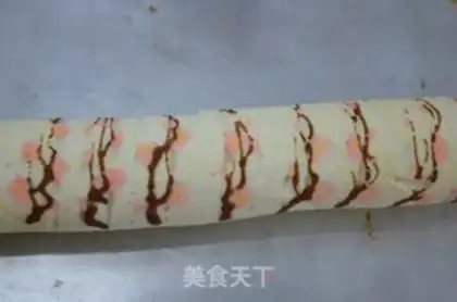 Make Cake rolls of clubs step 10