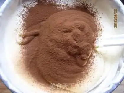 Make Pour some cocoa rolls step 14