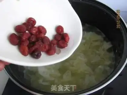 Make A cranberry silver ear step 6
