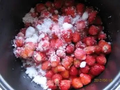 Make Homemade strawberry sauce step 2