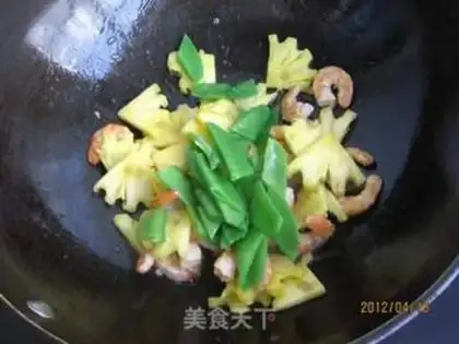 Make Pineapple Dutch shrimp step 7