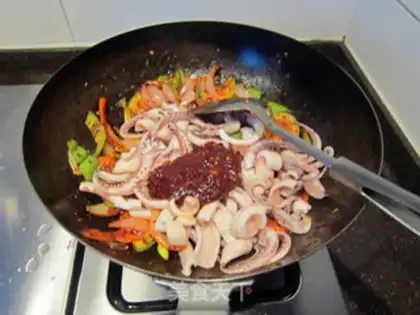 Make Korean hot octopus noodles step 7