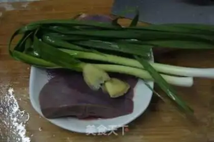Make Garlic sprouts step 0
