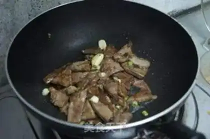Make Garlic sprouts step 5