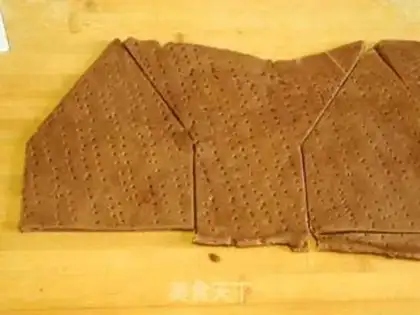 Make Christmas gingerbread house step 6