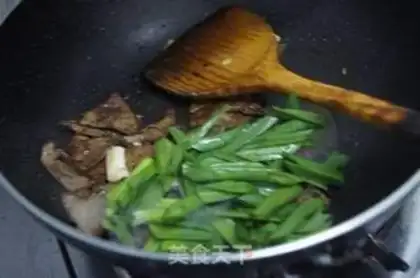 Make Garlic sprouts step 8