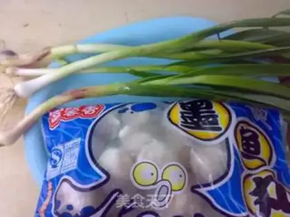 Make Garlic sauce and ink fishballs step 0
