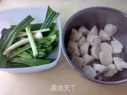 Make Garlic sauce and ink fishballs step 1