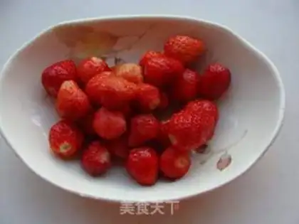 Make Strawberry little circle step 0