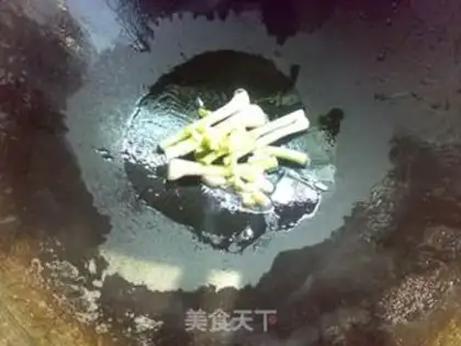 Make Garlic sauce and ink fishballs step 3