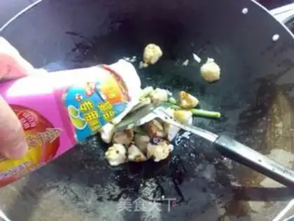 Make Garlic sauce and ink fishballs step 5