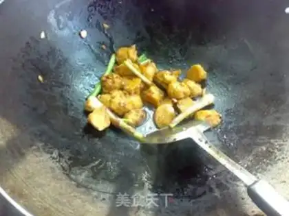 Make Garlic sauce and ink fishballs step 6