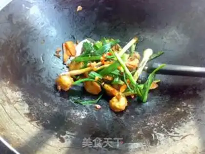 Make Garlic sauce and ink fishballs step 8