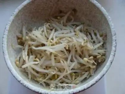 Make Sour green bean sprouts step 0