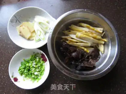 Make Sheep chop-fish soup step 0