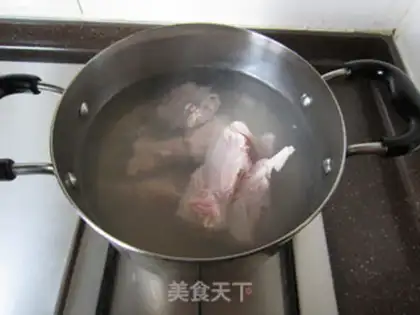 Make Sheep chop-fish soup step 1