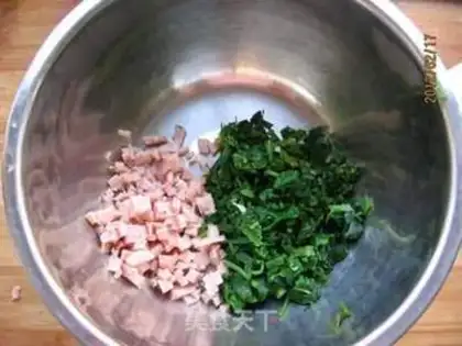 Make Spicy ham spinach omelet step 1