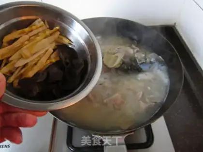 Make Sheep chop-fish soup step 14