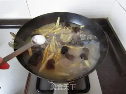 Make Sheep chop-fish soup step 15