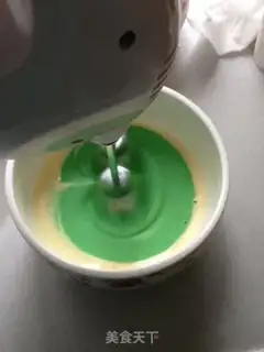 Make Rainbow cake step 3