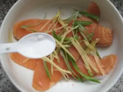 Make A salmon with lemon step 0