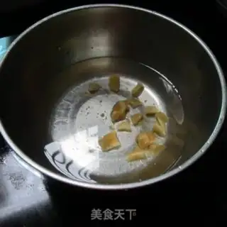 Make Red sugar rice tea step 1