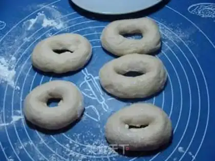 Make Sesame intestine bread step 3