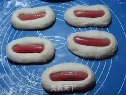 Make Sesame intestine bread step 4