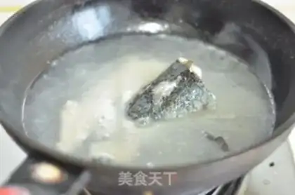 Make Scrambles of fish step 4