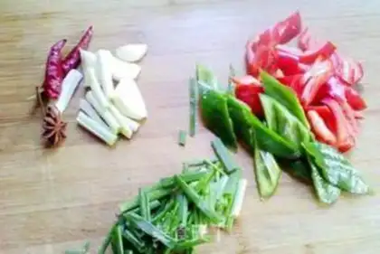 Make Fish-headed sour sauce step 1