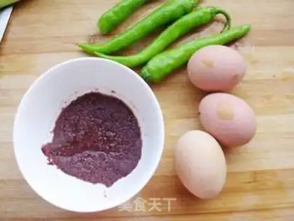 Make Pepper egg and crab seed sauce step 0