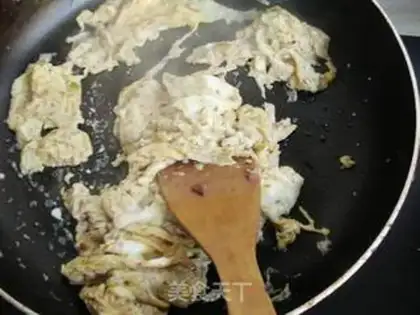 Make Pepper egg and crab seed sauce step 5