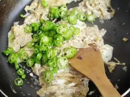 Make Pepper egg and crab seed sauce step 6